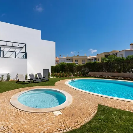 Luxury Townhouse With Pool In Willa