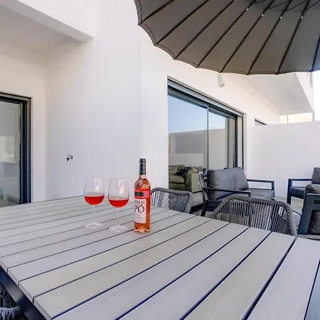 Luxury Townhouse With Pool In *