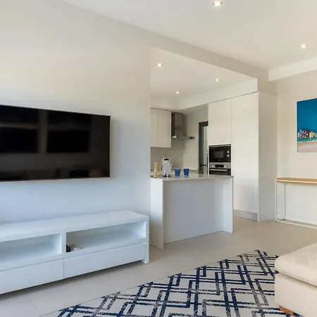 Luxury Townhouse With Pool In