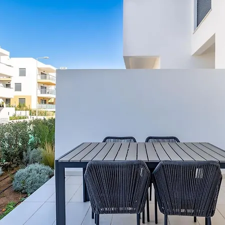 Luxury Townhouse With Pool In אלבור
