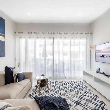 Luxury Townhouse With Pool In *