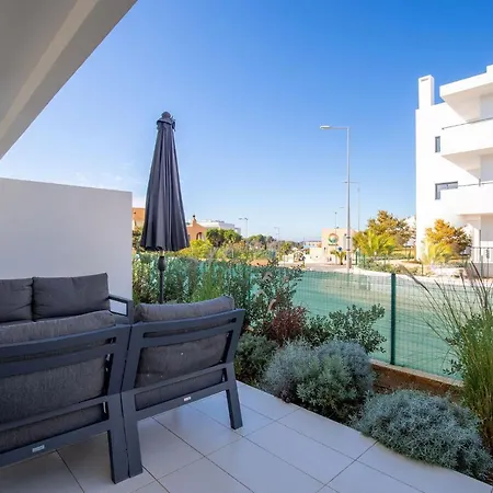 Luxury Townhouse With Pool In *